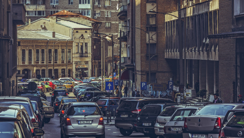 La 4 zile de la publicare, Guvernul a retras proiectul pentru taxarea masinilor din centrele marilor orase Imagine