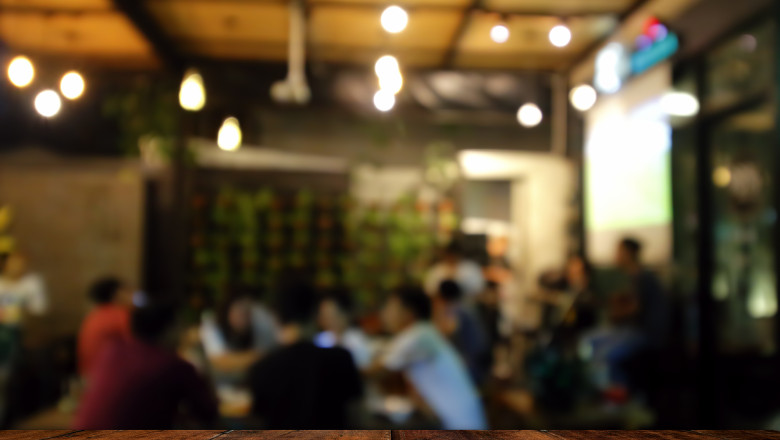 La cafea printre serpi, soparle si tarantule. Experienta traita de clientii cafenelelor exotice: „Stai la masa, te joci cu o reptila” Imagine