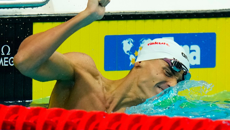 La doar 17 ani, David Popovici a devenit campion mondial la seniori, in proba de 200 metri liber Imagine