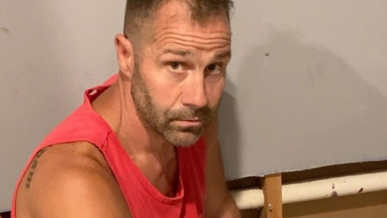 La doua zile dupa ce s-au mutat in casa noua, doi soti au facut o descoperire bizara in pereti. Misterul a fost, pana la urma, elucidat Imagine