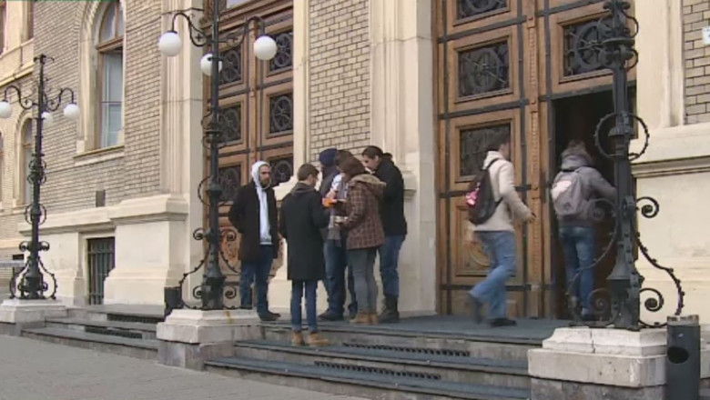 La facultate, direct de pe bancile scolii Imagine