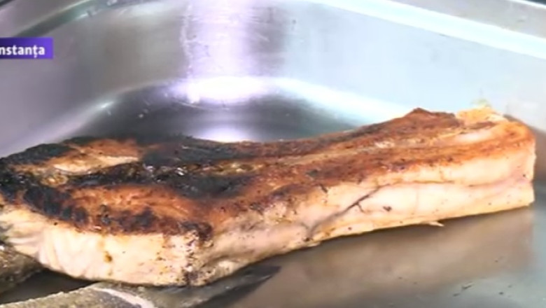 La malul marii preparatele din peste au inlocuit pentru o zi mancarea traditionala Imagine