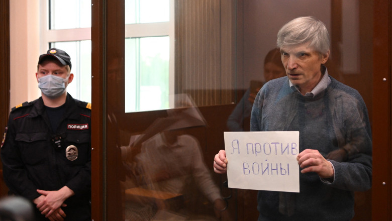 La Moscova a inceput procesul unui ales local care a criticat razboiul din Ucraina. El a continuat protestul in sala de tribunal Imagine
