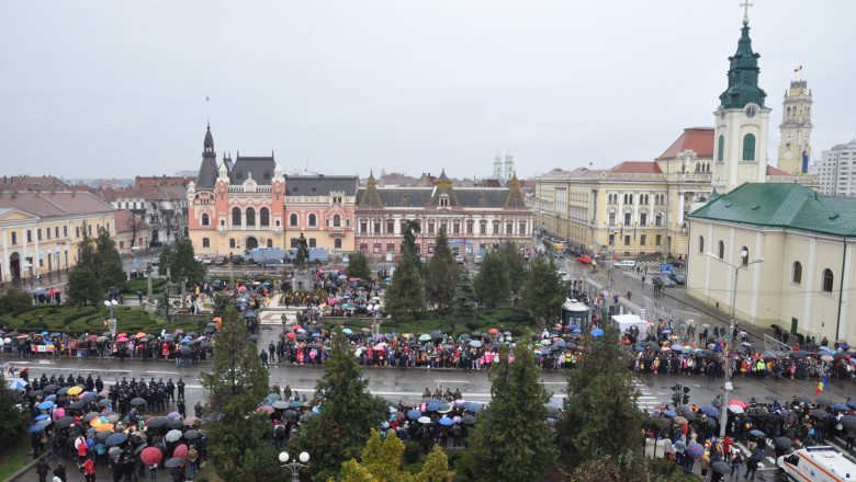La multi ani, Romania! Peste 2.000 de persoane au participat la parada militara de la Oradea Imagine
