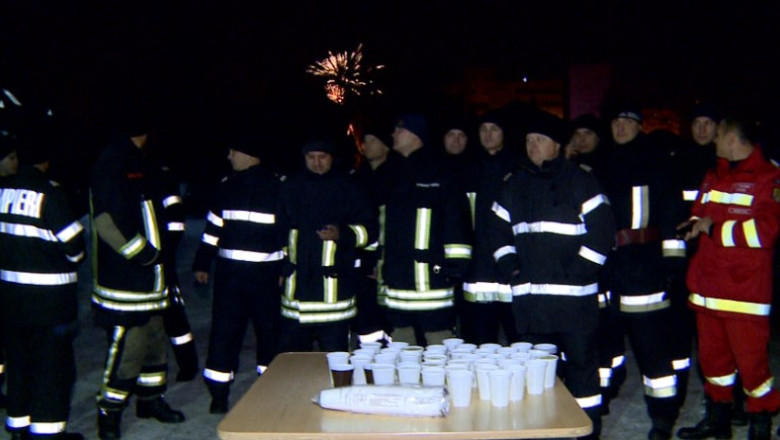 La munca, de sarbatori. Angajatii ISU si SMURD au asigurat permanenta de Anul Nou Imagine