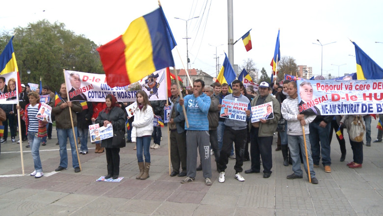 La Oradea, 500 de oameni au strigat lozinci impotriva liderului PPDD Bihor: „Ati mintit poporul cu televizorul!” Imagine