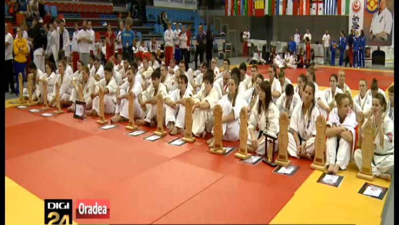 La Oradea, Marius Ilas a devenit pentru a sasea oara campion european la karate kyokushin. Viviana Chirila, vicecampioana europeana Imagine