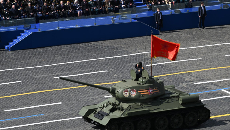 La parada militara a lui Putin din Piata Rosie a defilat un singur tanc. Modelul a fost folosit de Stalin in al Doilea Razboi Mondial Imagine