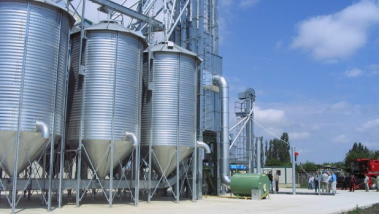 La Salonta functioneaza singura fabrica de ulei de canepa din Europa. 80% din productie merge la export Imagine