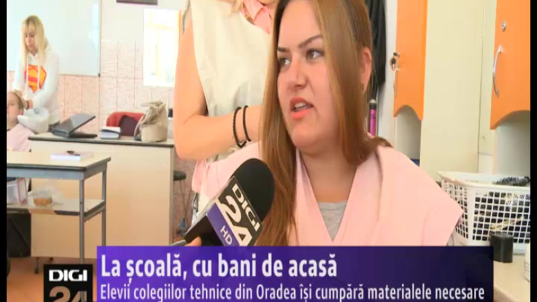 La scoala, cu bani de acasa. Elevii colegiilor tehnice din Oradea isi cumpara materialele necesare Imagine