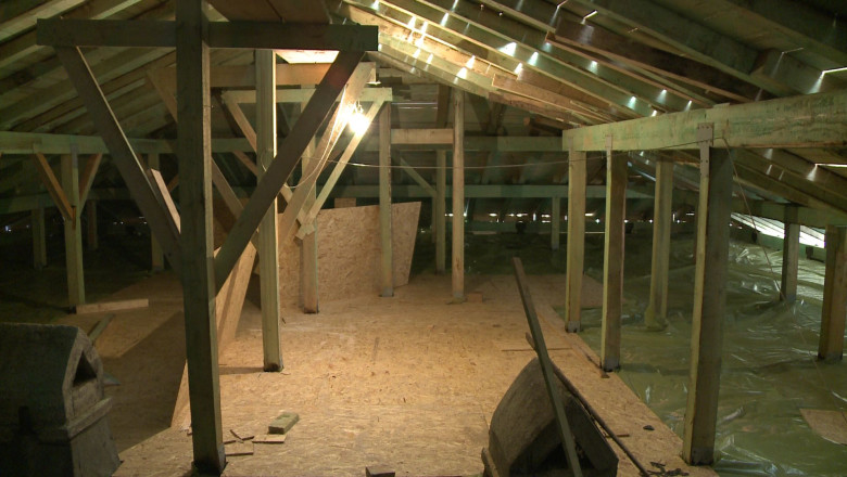 La scoala printre schele Imagine