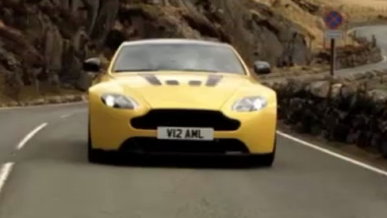 LA VOLAN. Aston Martin V12 Vantage S alearga cu 330 km/h Imagine