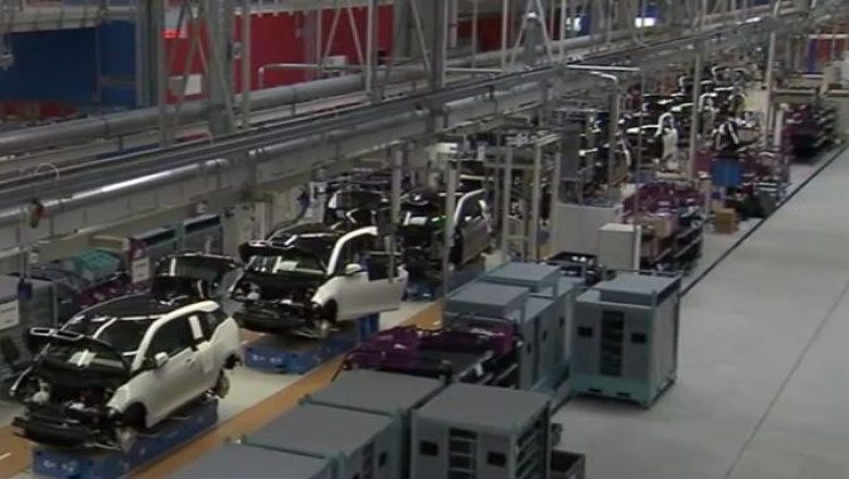 LA VOLAN. i3, primul model BMW in intregime electric, a intrat in productia de serie Imagine