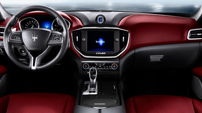 LA VOLAN. Maserati Ghibli a venit in Romania. Cat costa bolidul constructorului italian Imagine