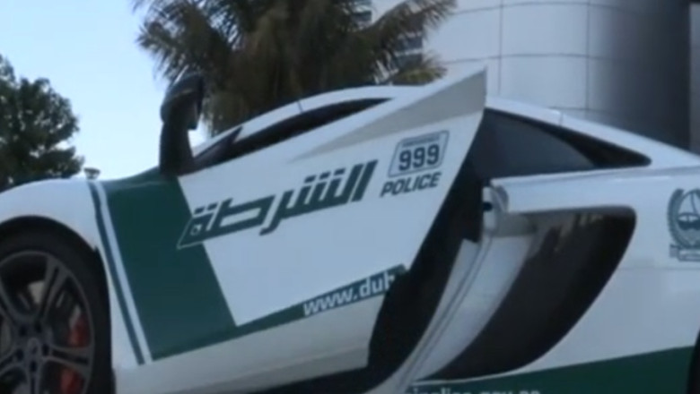 LA VOLAN. McLaren MP4-12C, masina de politie in Dubai Imagine