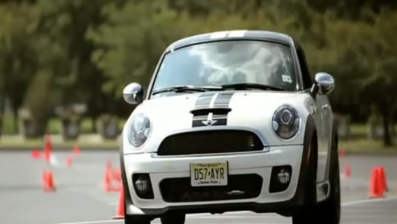 LA VOLAN. MINI „scoate la pensie” doua versiuni sport Imagine