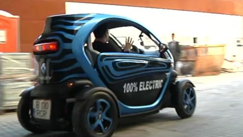 LA VOLAN. Renault Twizy, vehiculul electric cu usi optionale Imagine