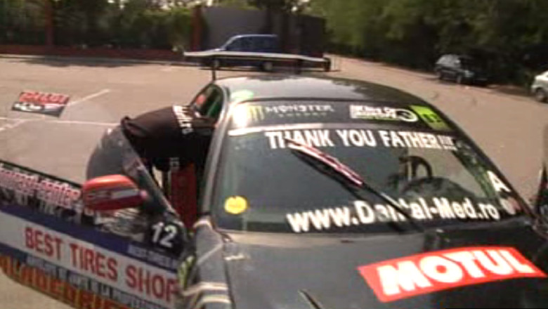 LA VOLAN. Senzatii tari alaturi de un pilot de drift Imagine