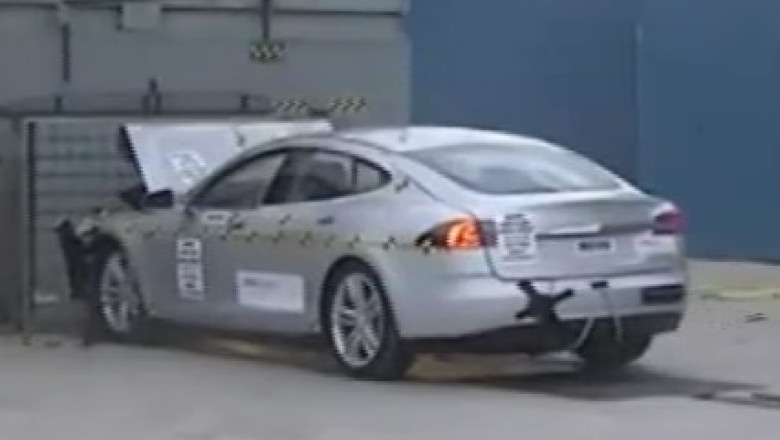 LA VOLAN. Tesla Model S a primit cinci stele la testele de siguranta Imagine