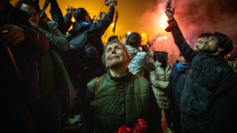 Lacrimi si furie la un an de la devastatorul cutremur din Turcia. 10.000 de turci au iesit in strada: „Unde au fost autoritatile?” Imagine