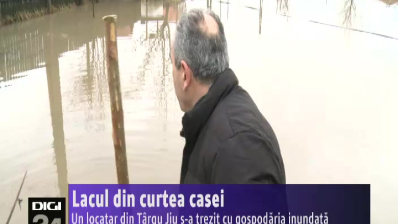 Lacul din curtea casei. Un locatar din Targu Jiu s-a trezit cu gospodaria inundata Imagine