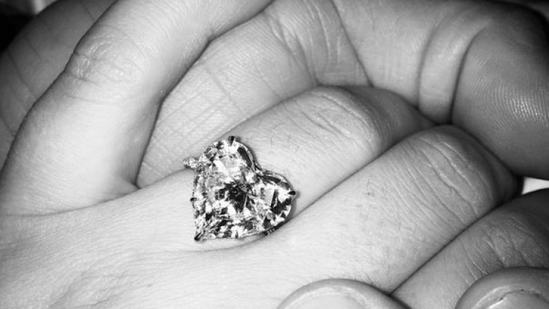 Lady Gaga s-a logodit Imagine