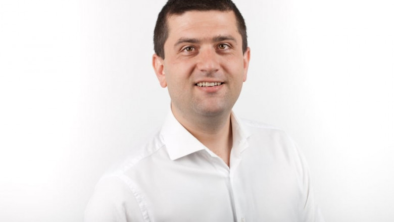 Lampa care fileaza in Guvernul Romaniei Imagine