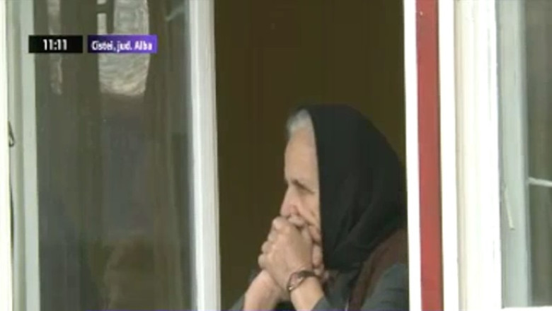 Lasata fara casa de trenul de mare viteza. Femeia de 84 de ani s-a baricadat in casa, pentru a opri buldozerele Imagine