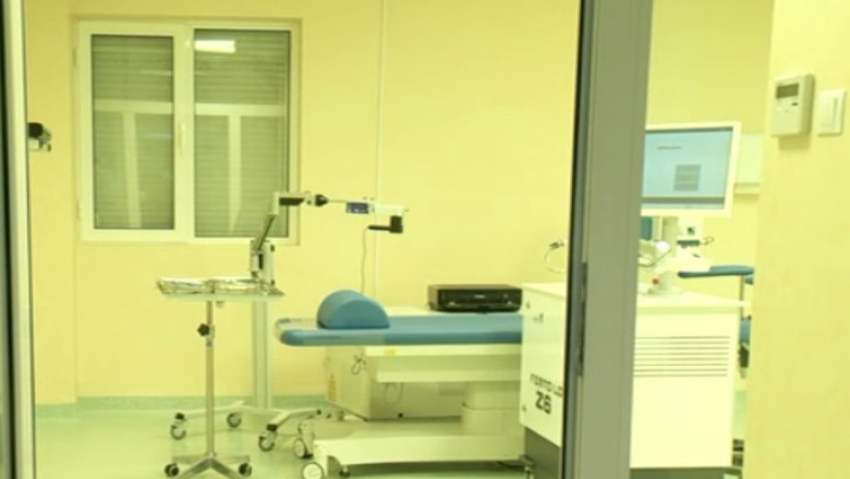 Laser care reda vederea, unic in Romania Imagine