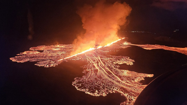 Lava provenita de la eruptia unui vulcan a inghitit parcarea unui celebru centru spa geotermal din Islanda Imagine