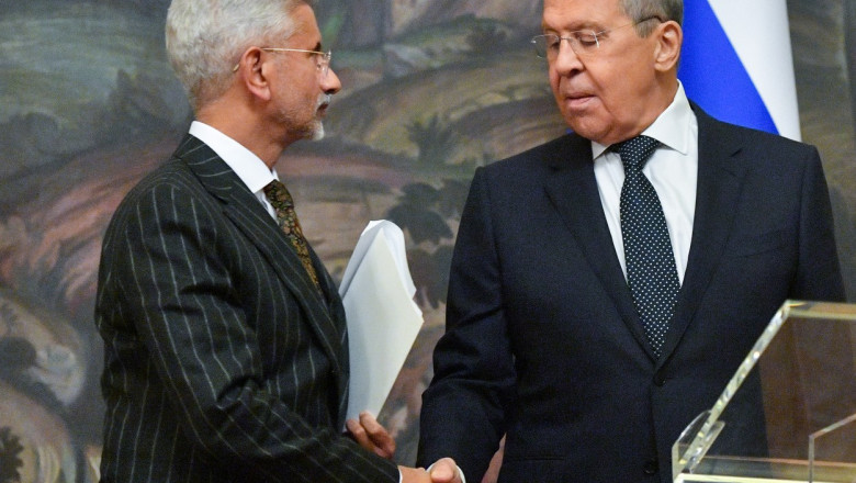 Lavrov spune ca Rusia si India „iau in considerare” productia de armament in comun Imagine