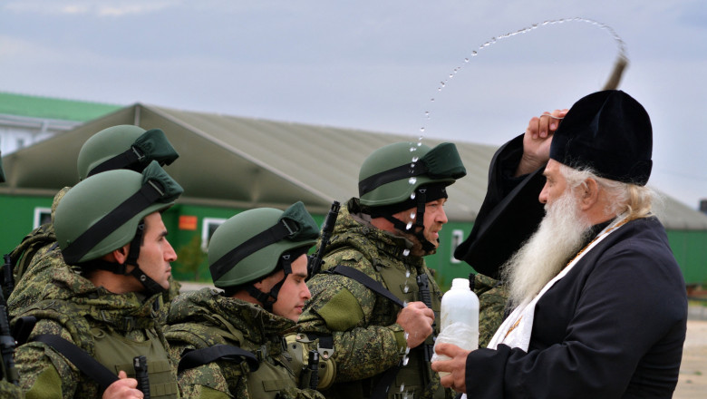 „Le-am daruit cruci, icoane si brauri cu Psalmul 90 scris pe ele”. Infractorii recrutati de Wagner primesc binecuvantarea preotilor Imagine