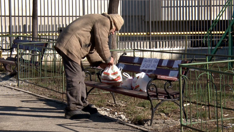 Lectie de generozitate. Copiii dintr-un centru de plasament pregatesc mancare pentru nevoiasi Imagine