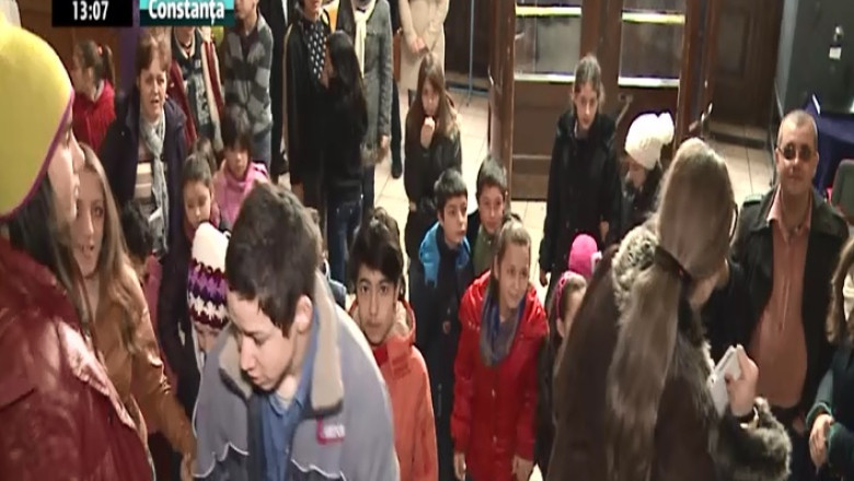  Lectie de istorie, in muzeu. 40 de copii orfani au primit lectii despre Mica Unire Imagine