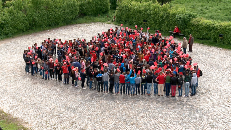 Lectie de viata sanatoasa: Peste o suta de elevi ieseni au participat la un mars pentru miscare Imagine