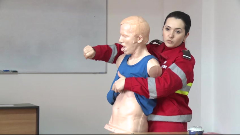 Lectii de prim ajutor, direct de la specialisti. Jurnalistii au primit sfaturi de la paramedicii SMURD Imagine