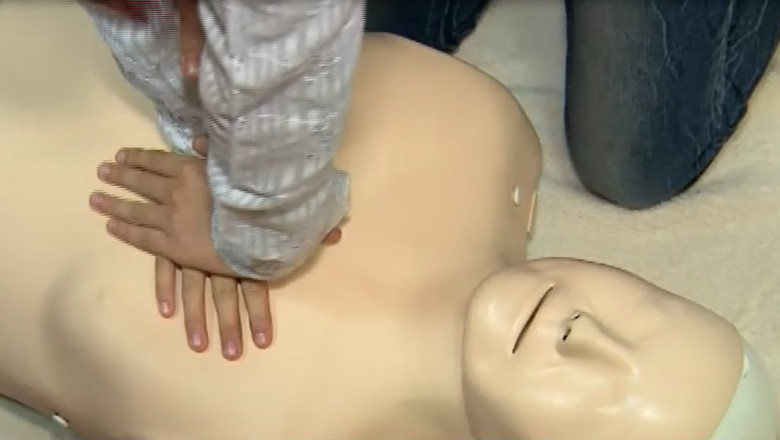 Lectii de resuscitare pentru elevi, predate de medicii de la SMURD Imagine