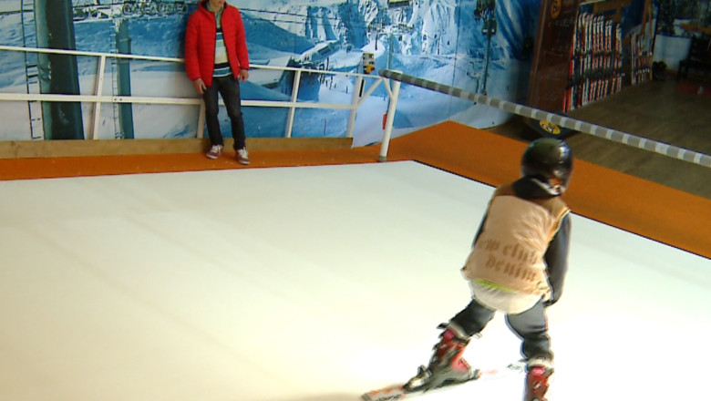 Lectii de schi indiferent de anotimp, la Iasi, pe unicul simulator de partie indoor din Romania Imagine
