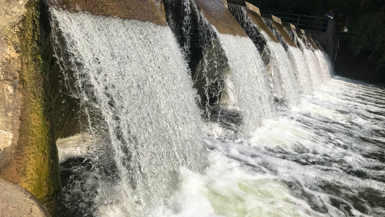 Legea care permite constructia de hidrocentrale mici in ariile protejate este neconstitutionala Imagine