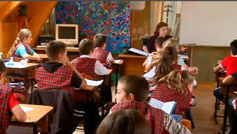 Legea care prevede intonarea zilnica a imnului national in scoli, adoptata tacit de Senat Imagine