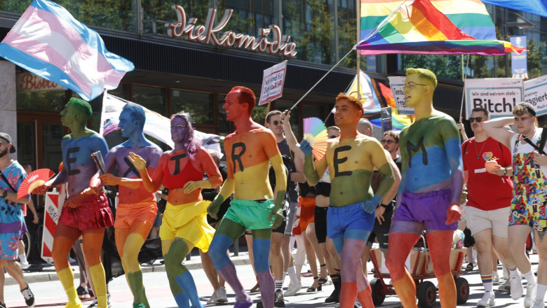 Legea care simplifica schimbarea de gen in Germania, intrata in vigoare. Mii de persoane au depus deja cerere, insa sunt si temeri Imagine