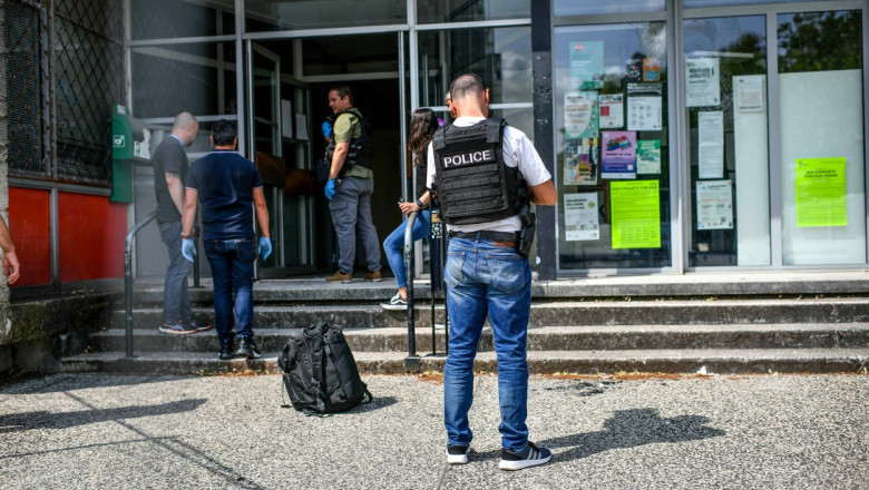 Legea controversata a armelor din Franta. De ce au voie politistii sa le foloseasca in timpul controalelor din trafic Imagine