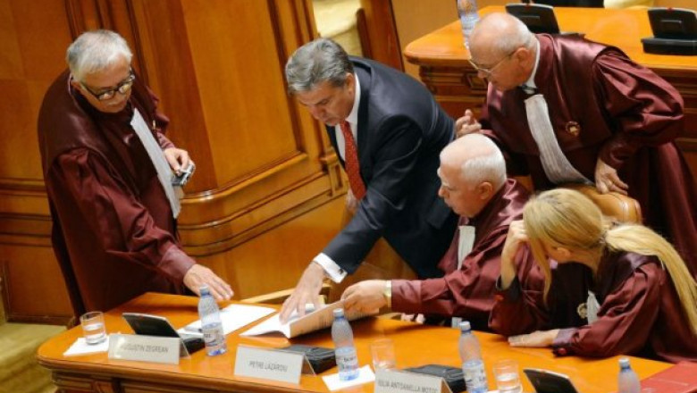 Legea descentralizarii: Curtea Constitutionala dezbate miercuri sesizarea privind textul asumat de Guvern si contestat de PDL Imagine