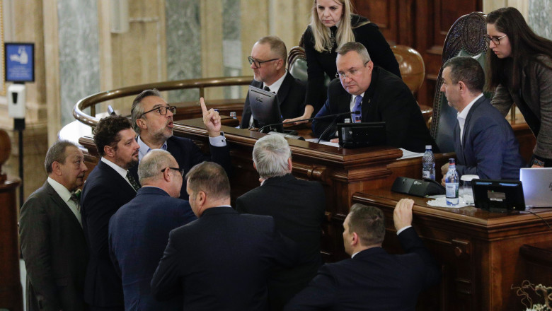 Legea pensiilor a fost adoptata de Senat pe repede inainte. Scandal intre PSD si USR la dezbaterea din comisii Imagine