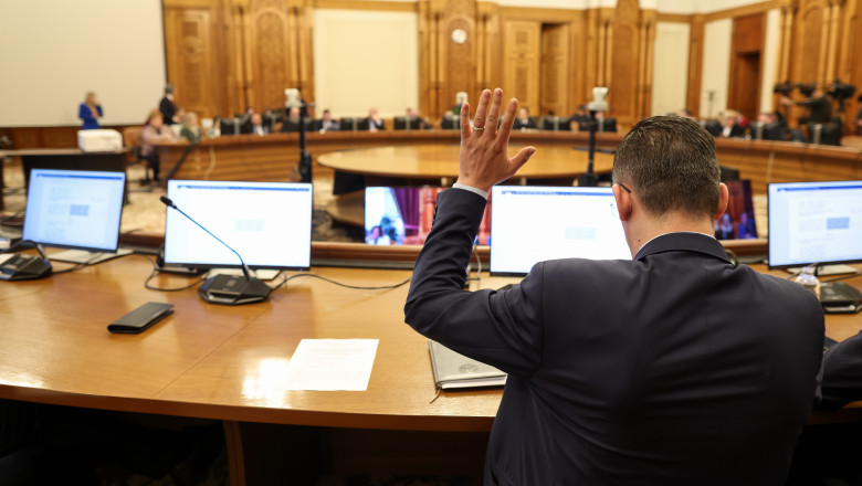 Legea pensiilor speciale va fi modificata saptamana viitoare in sesiune extraordinara a Parlamentului, dupa decizia CCR Imagine