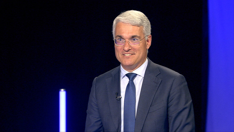 Legea salarizarii ar putea fi aplicata abia anul viitor. Dragos Pislaru: „Nu s-a lucrat mare lucru pana acum” Imagine