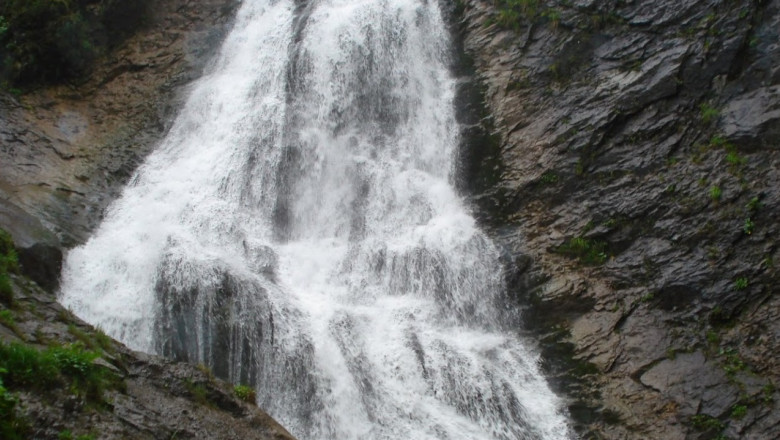 Legenda Cascadei Rachitele, cunoscute si ca Valul Miresei  Imagine