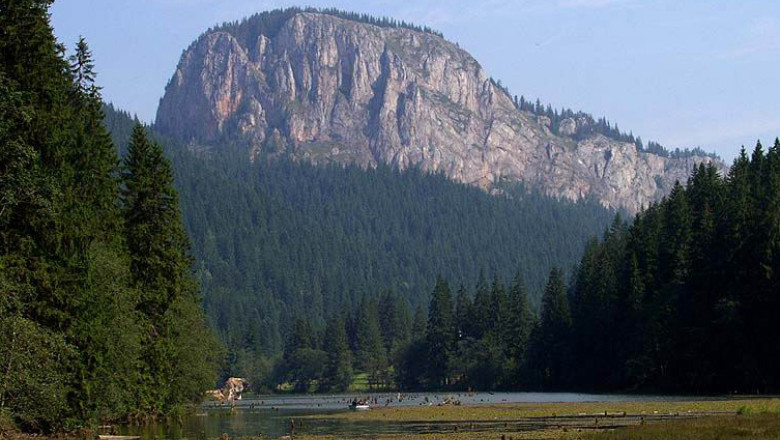 Legenda Lacului Rosu Imagine