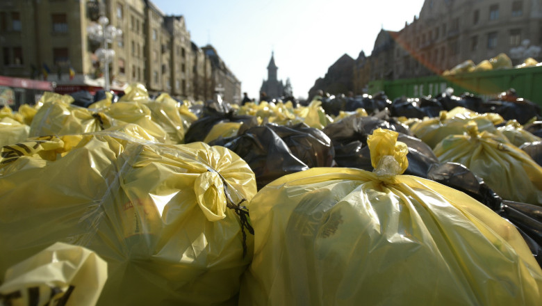 LEGI CU DEDICATIE. Piata de 1 miliard de euro a deseurilor e pastrata pentru firmele mari, detinute de politicieni Imagine