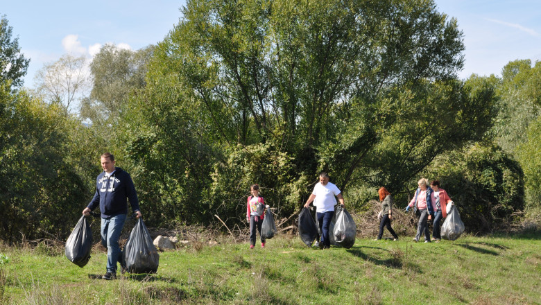 Let's do it, Bihor! Mii de voluntari au igienizat zonele pline de gunoaie din judet Imagine